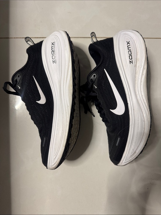Nike Shoes - Nike Vomero 18 Running Sneakers